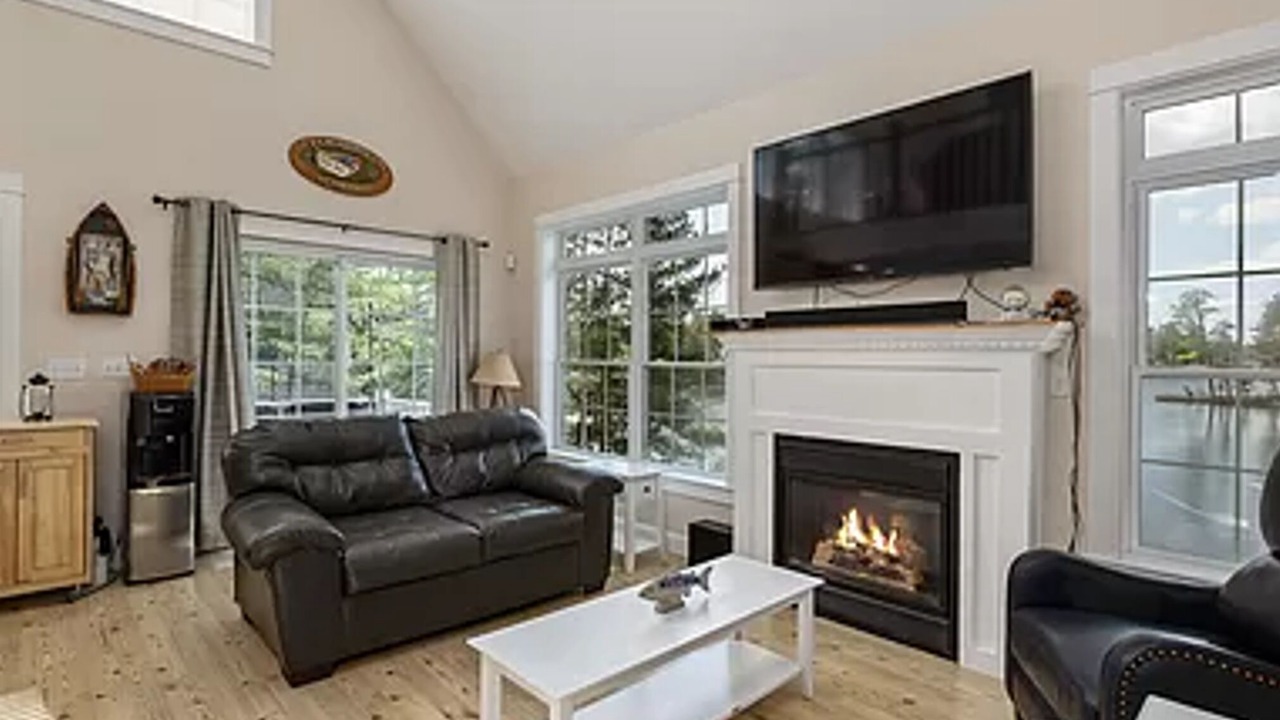 Photo of Livingroom in East Wakefield