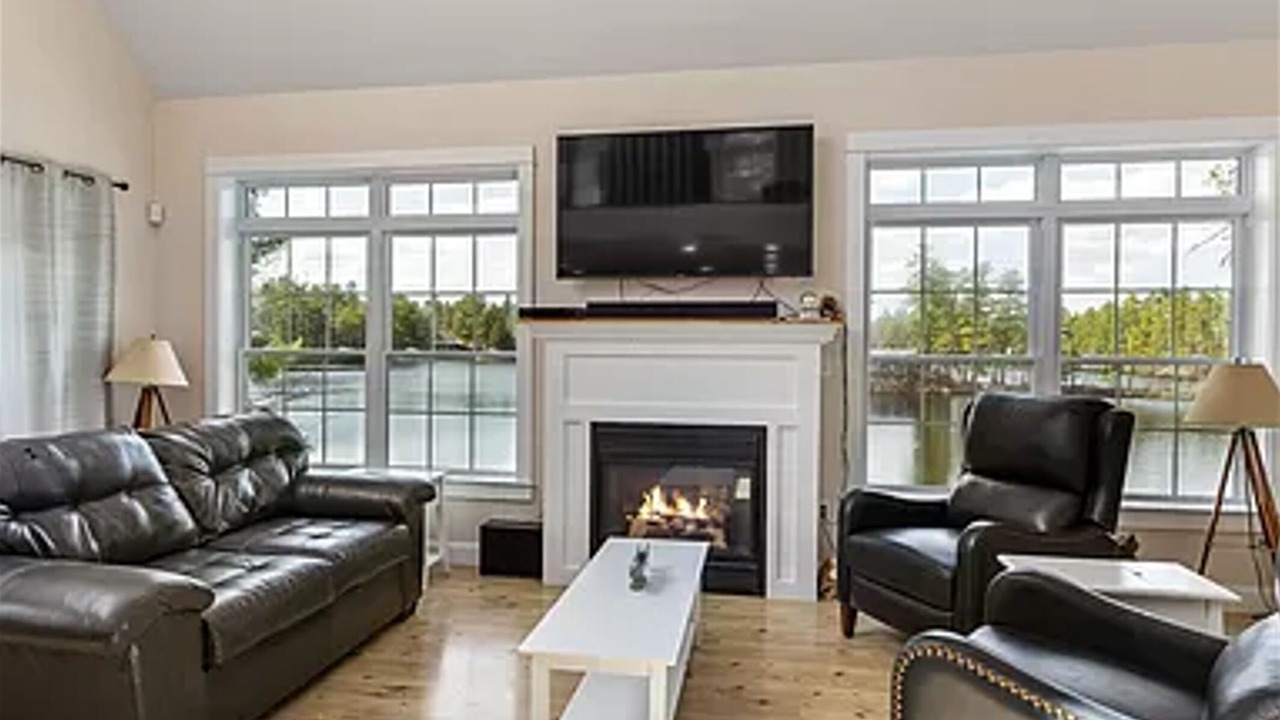Photo of Livingroom in East Wakefield