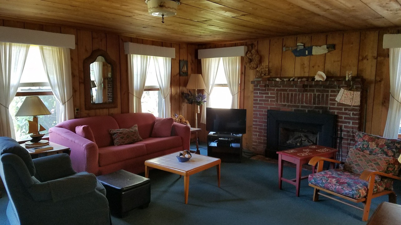 Photo of Livingroom in West Yarmouth