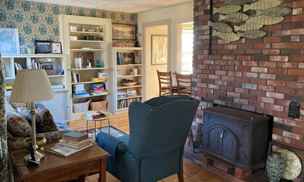 Photo of Livingroom in Mid-Coast and Islands