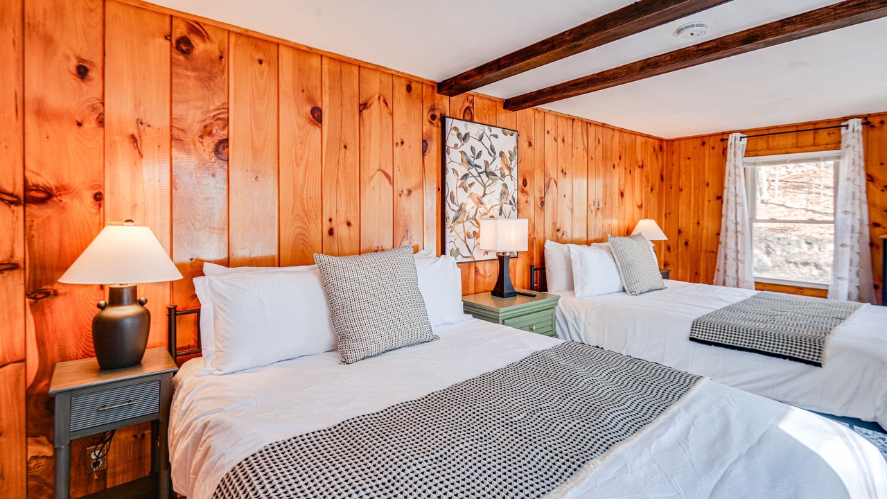 Photo of Bedroom in Alton