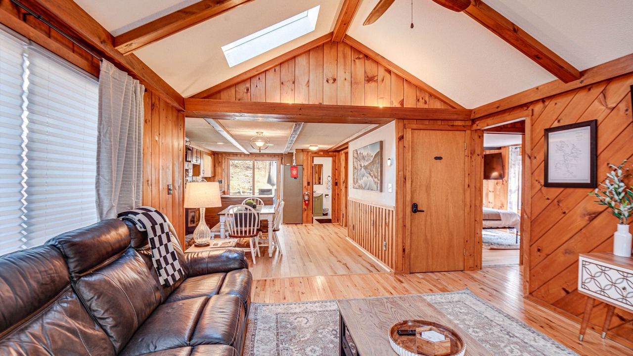 Photo of Livingroom in Alton