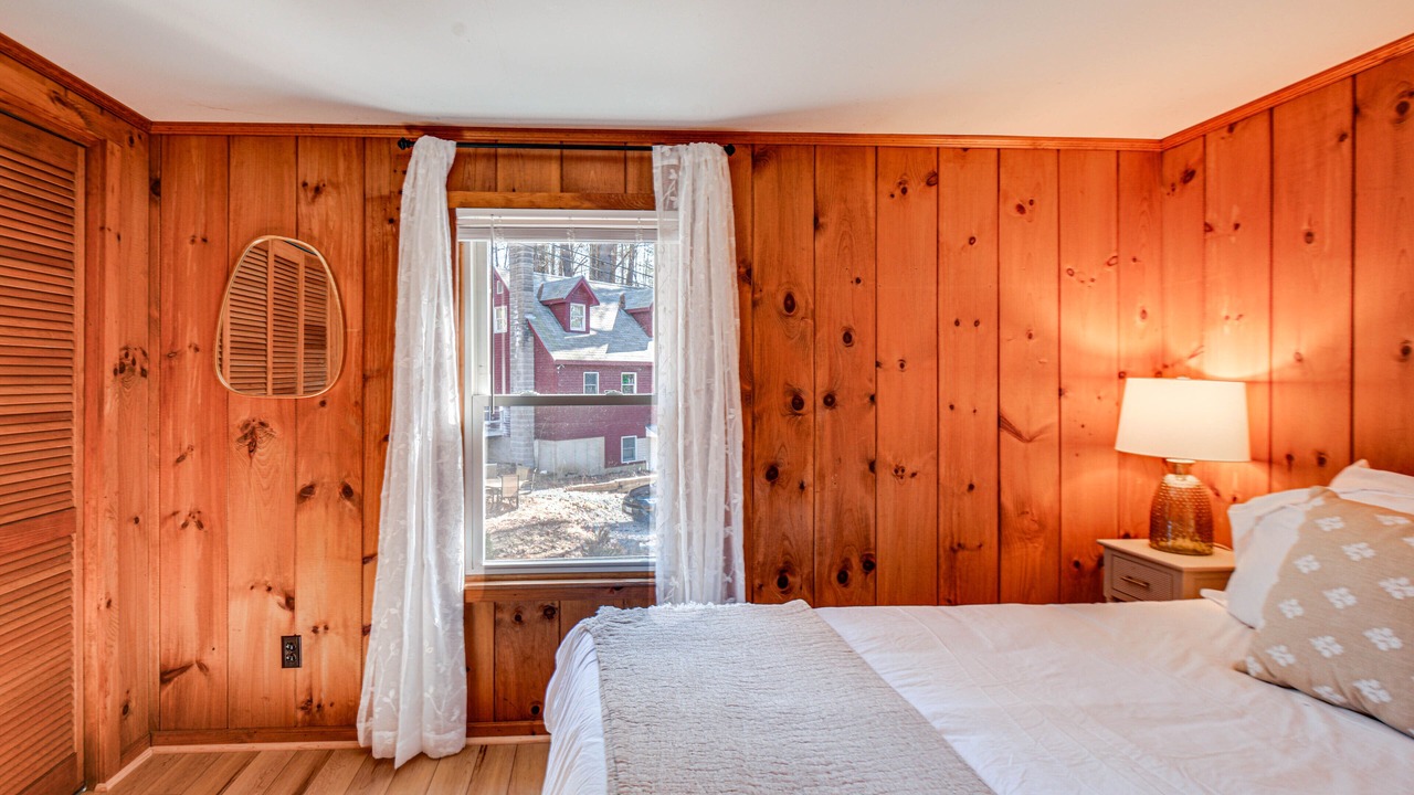 Photo of Bedroom in Alton