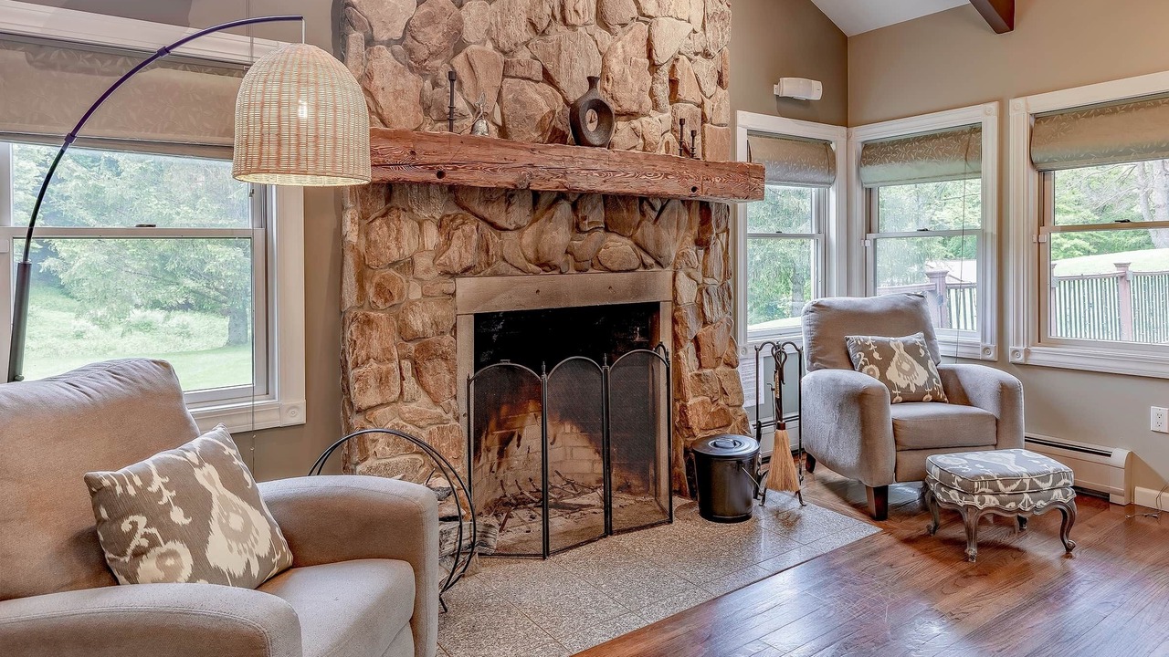 Photo of Livingroom in Lanesborough