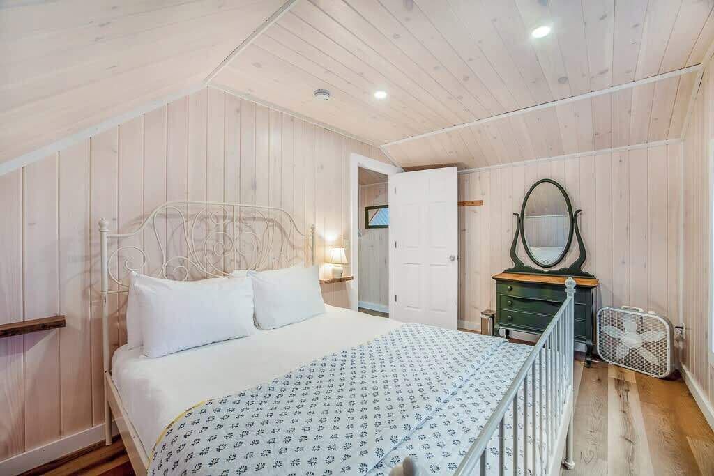 Photo of Bedroom in Ellsworth