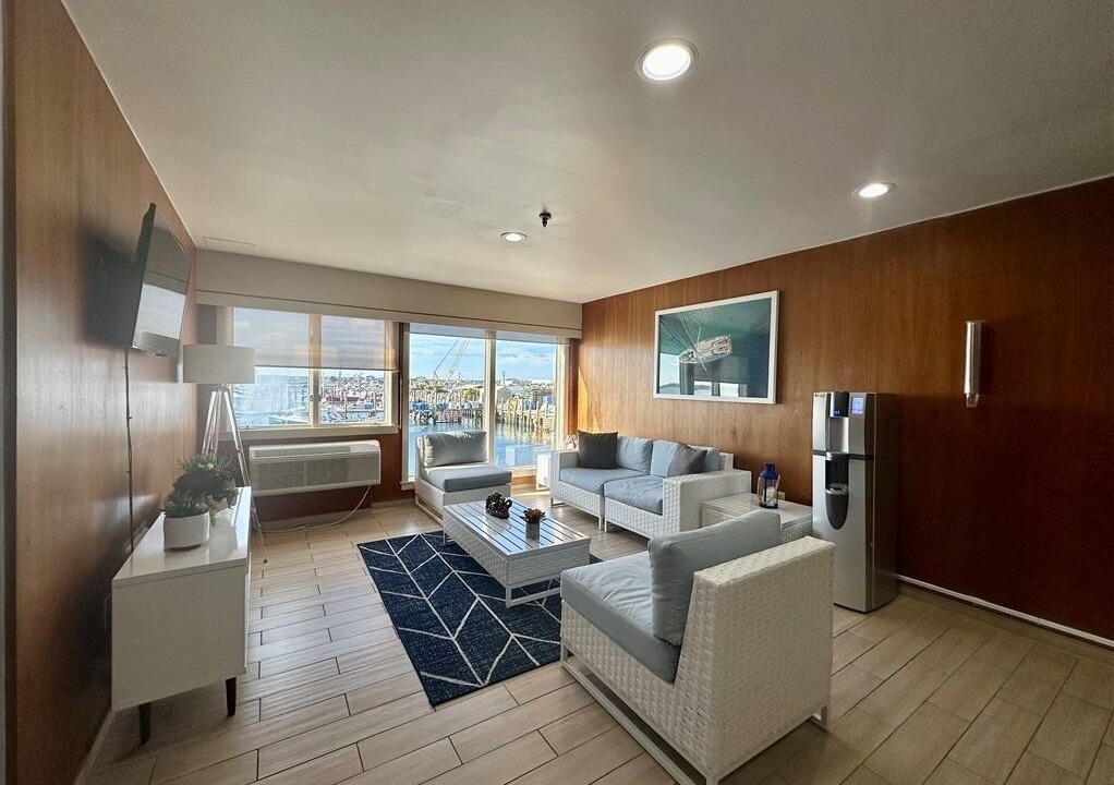 Photo of Livingroom in The Point