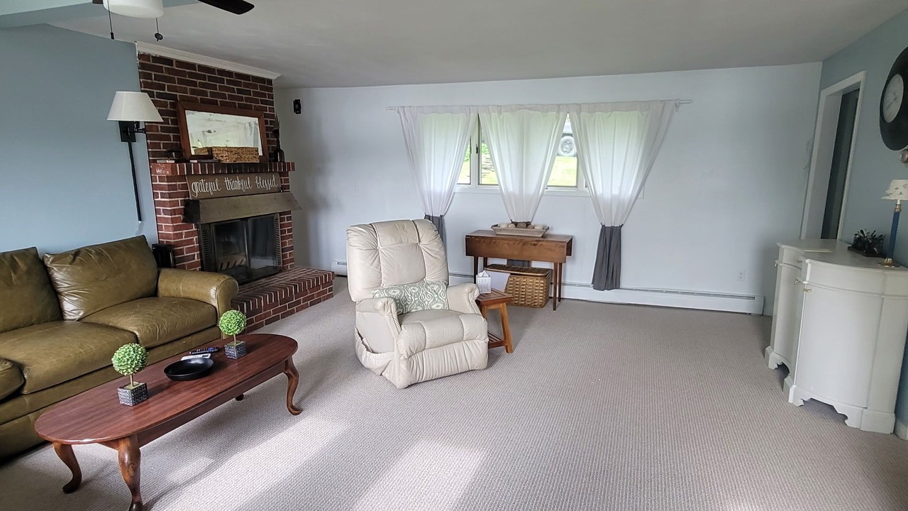 Photo of Livingroom in Guilford