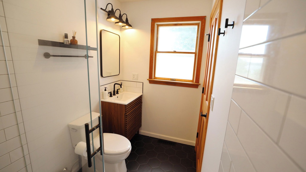 Photo of Bathroom in Niantic