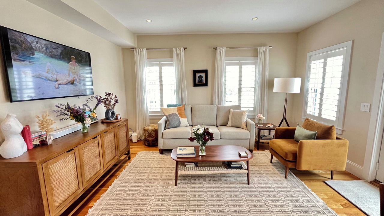 Photo of Livingroom in Commercial Street