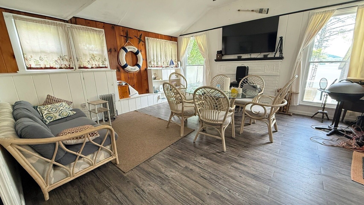 Photo of Livingroom in Holmes