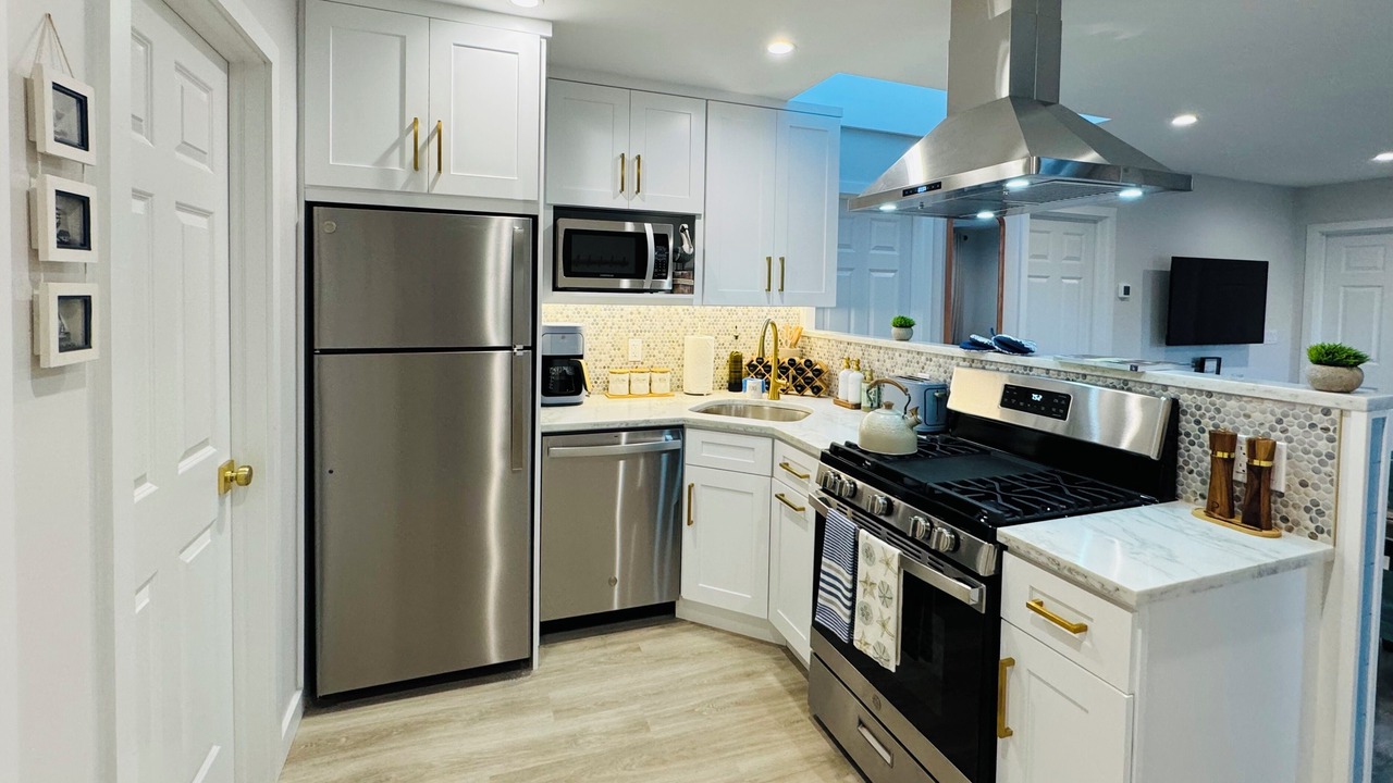 Photo of Kitchen in Cove - East Side - Shippan