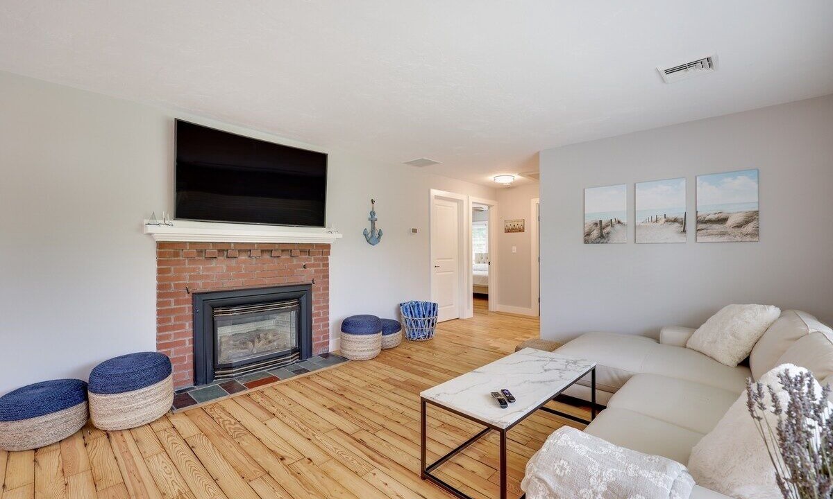 Photo of Livingroom in Hyannis