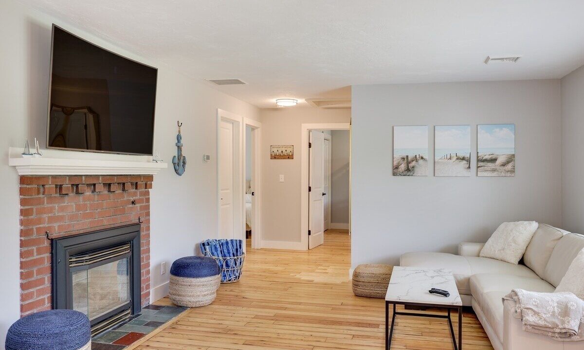 Photo of Livingroom in Hyannis