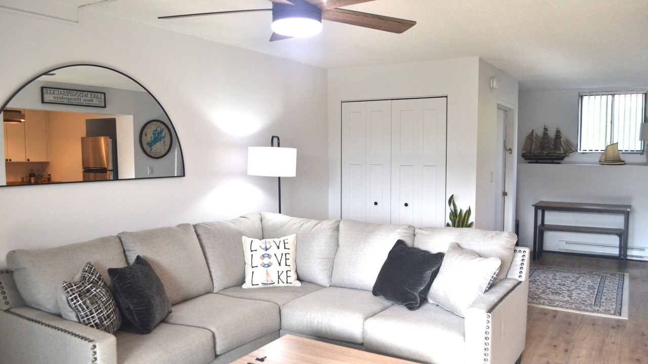 Photo of Livingroom in Weirs Beach