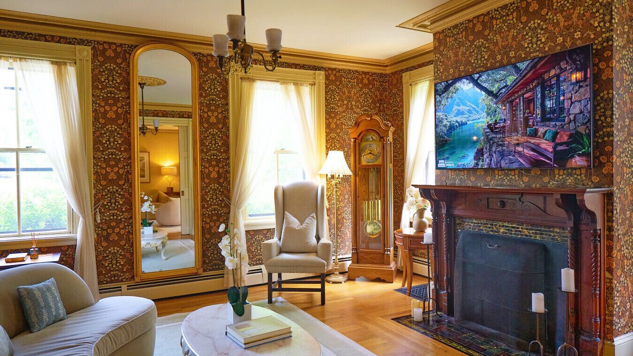 Photo of Livingroom in College Hill