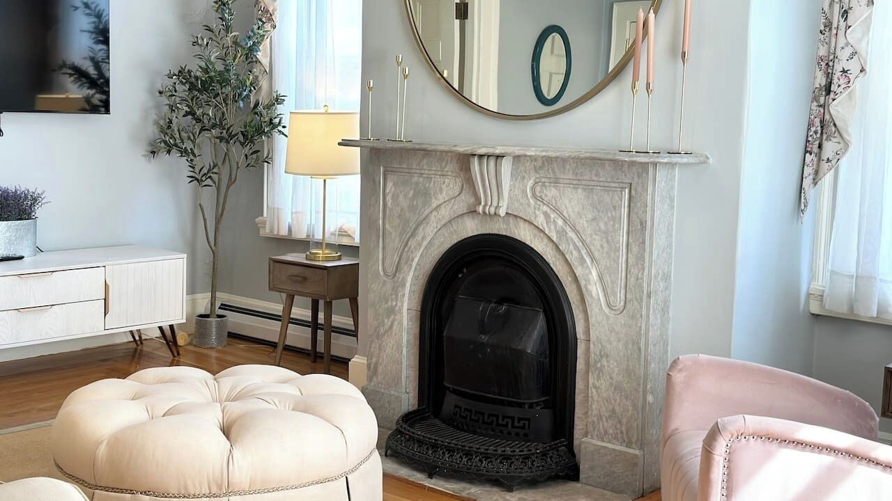 Photo of Livingroom in College Hill