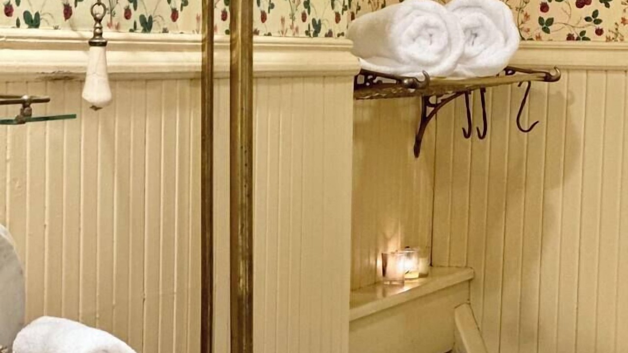 Photo of Bathroom in College Hill