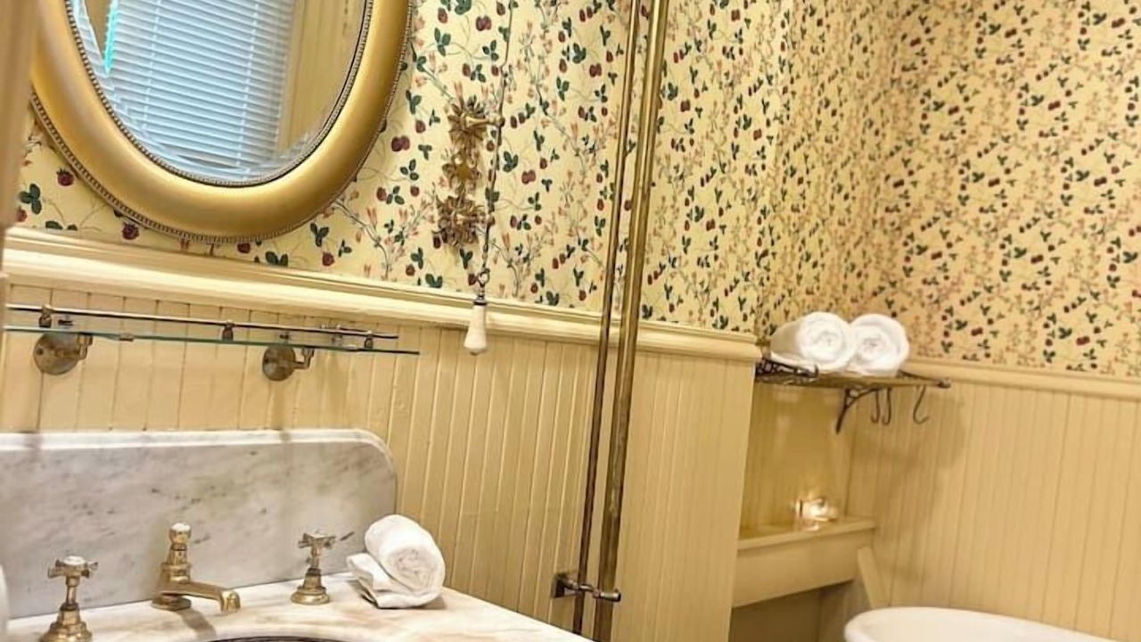 Photo of Bathroom in College Hill