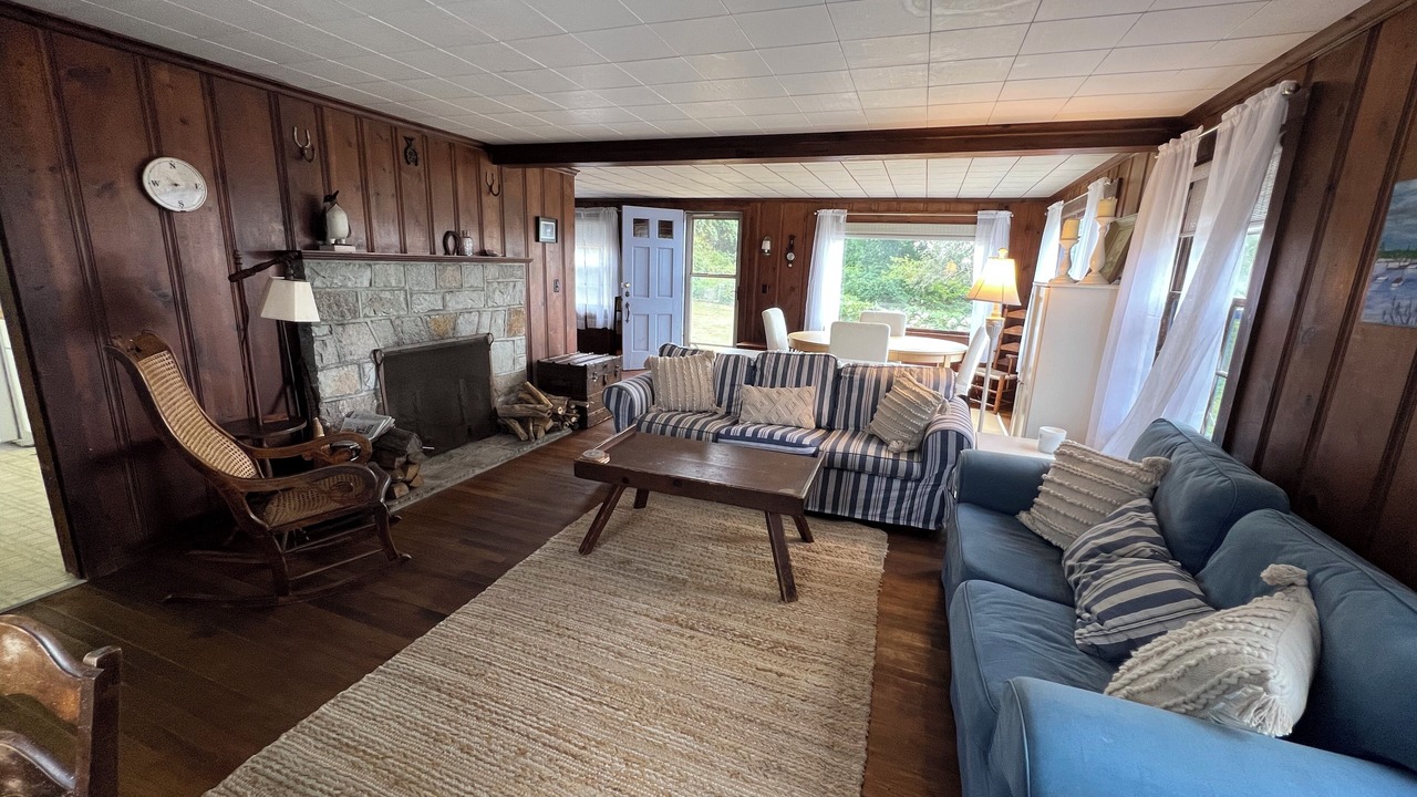 Photo of Livingroom in Weekapaug