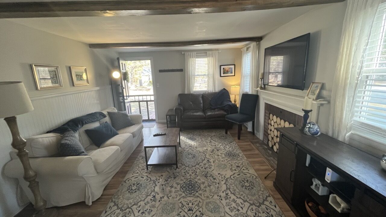Photo of Livingroom in West Yarmouth