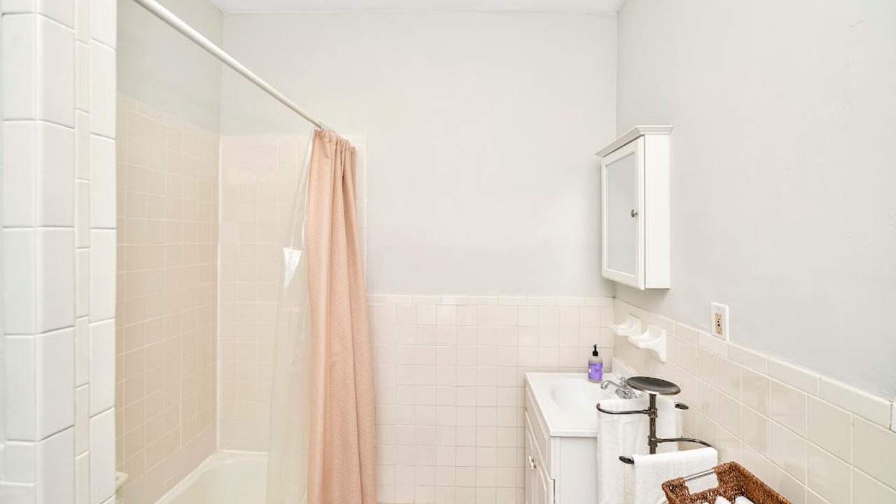 Photo of Bathroom in Dudley Square