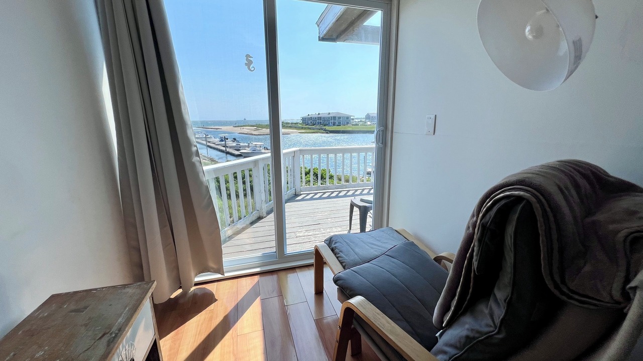 Photo of Livingroom in West Yarmouth