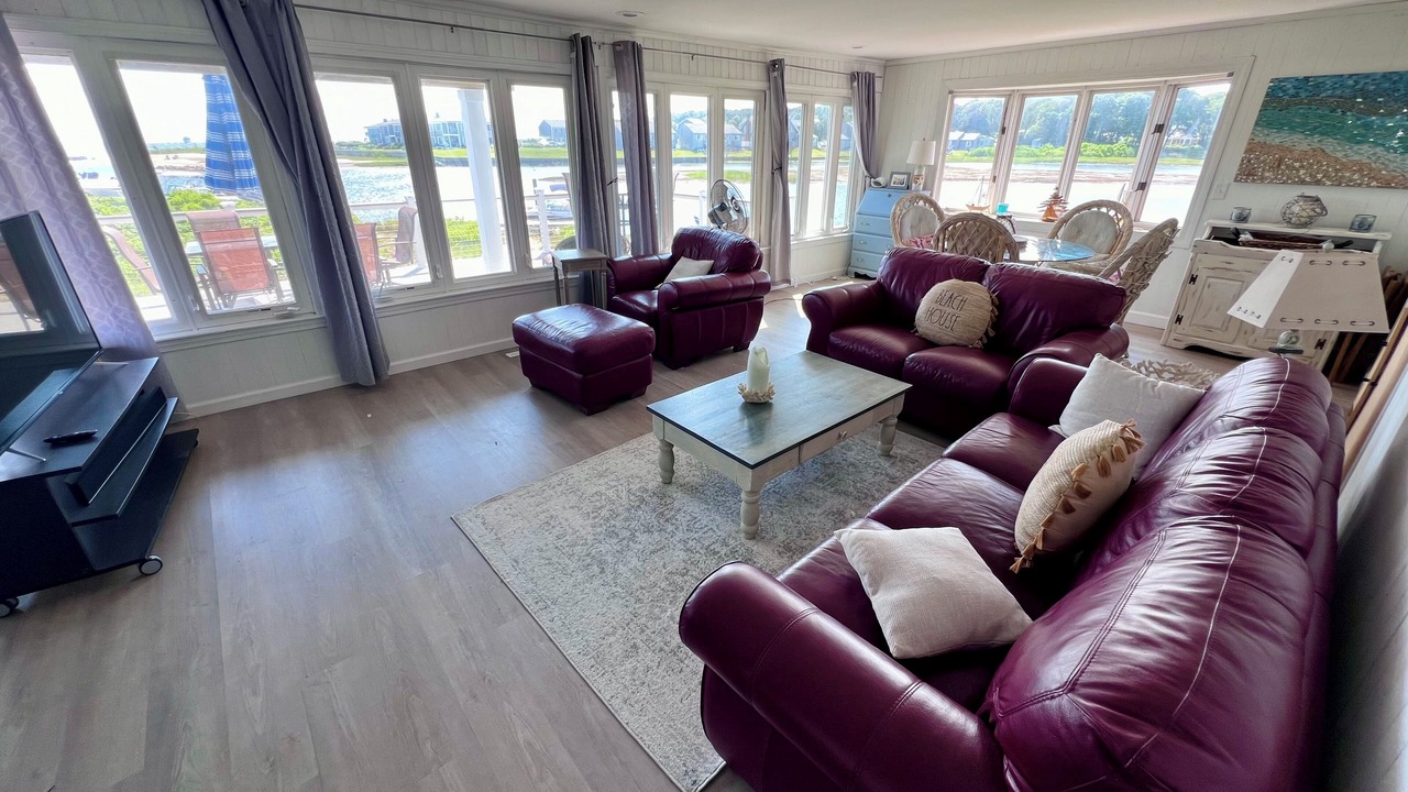 Photo of Livingroom in West Yarmouth