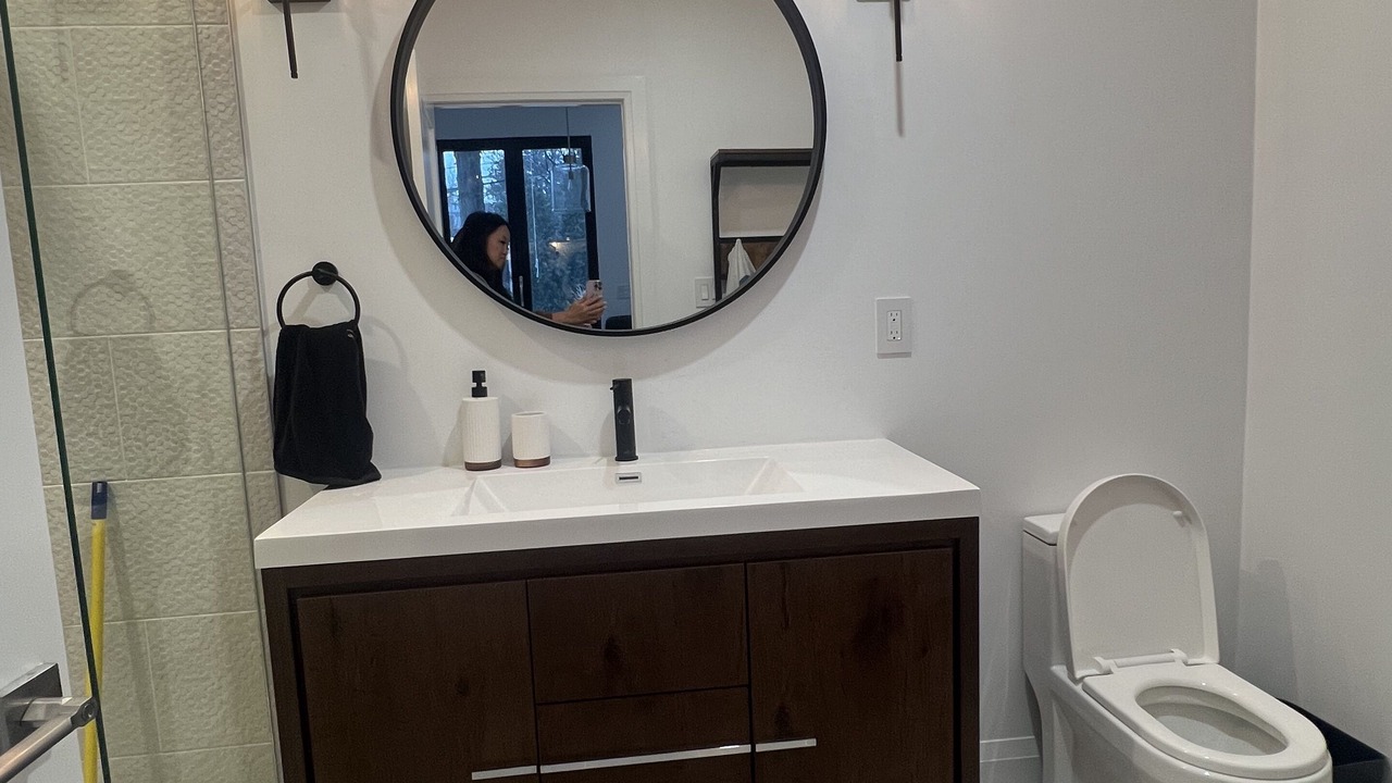 Photo of Bathroom in Lakeview
