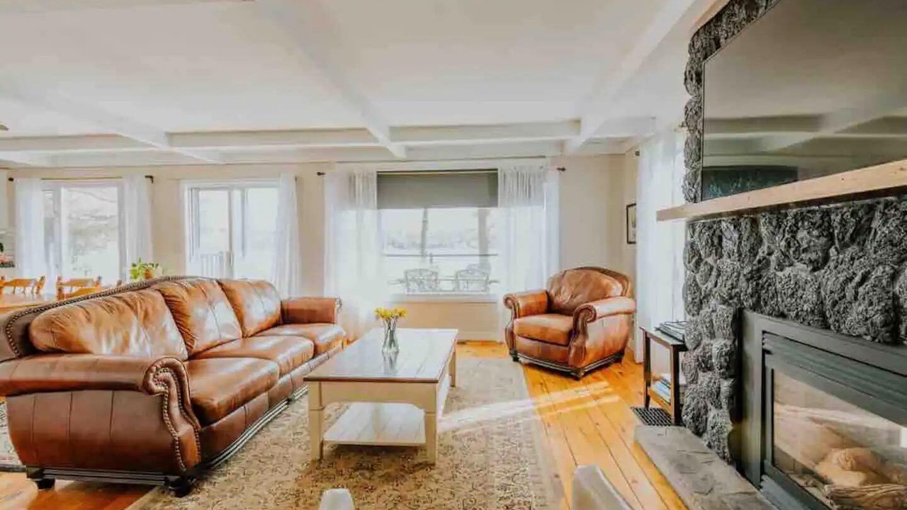 Photo of Livingroom in Centre Hastings