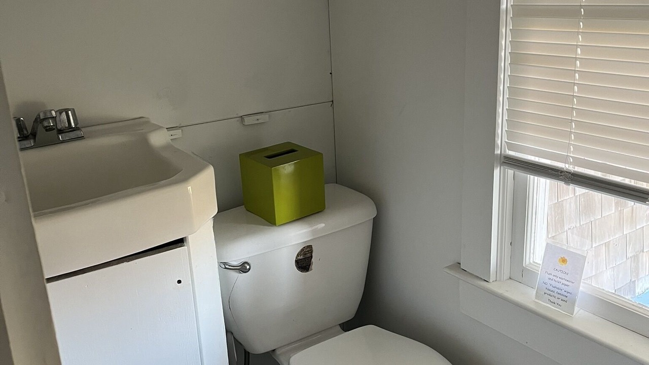 Photo of Bathroom in Quonochontaug