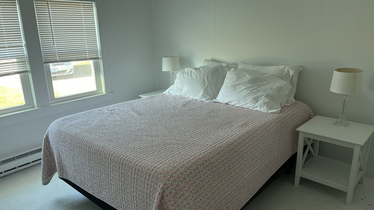 Photo of Bedroom in Quonochontaug