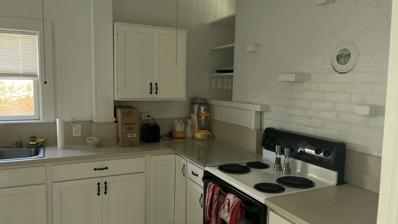 Photo of Kitchen in Quonochontaug