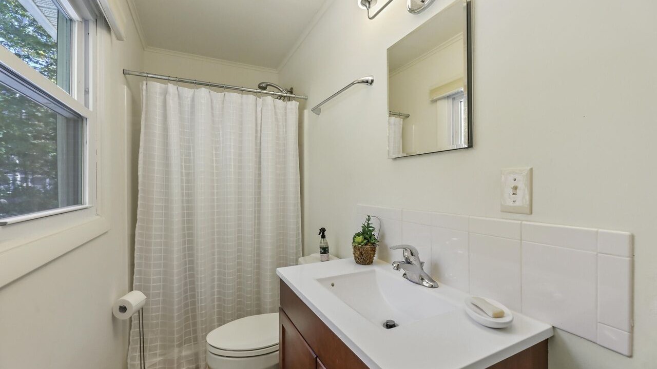 Photo of Bathroom in Sherwood Forest