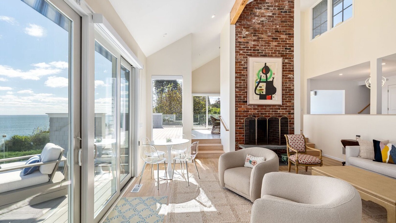 Photo of Livingroom in Narragansett