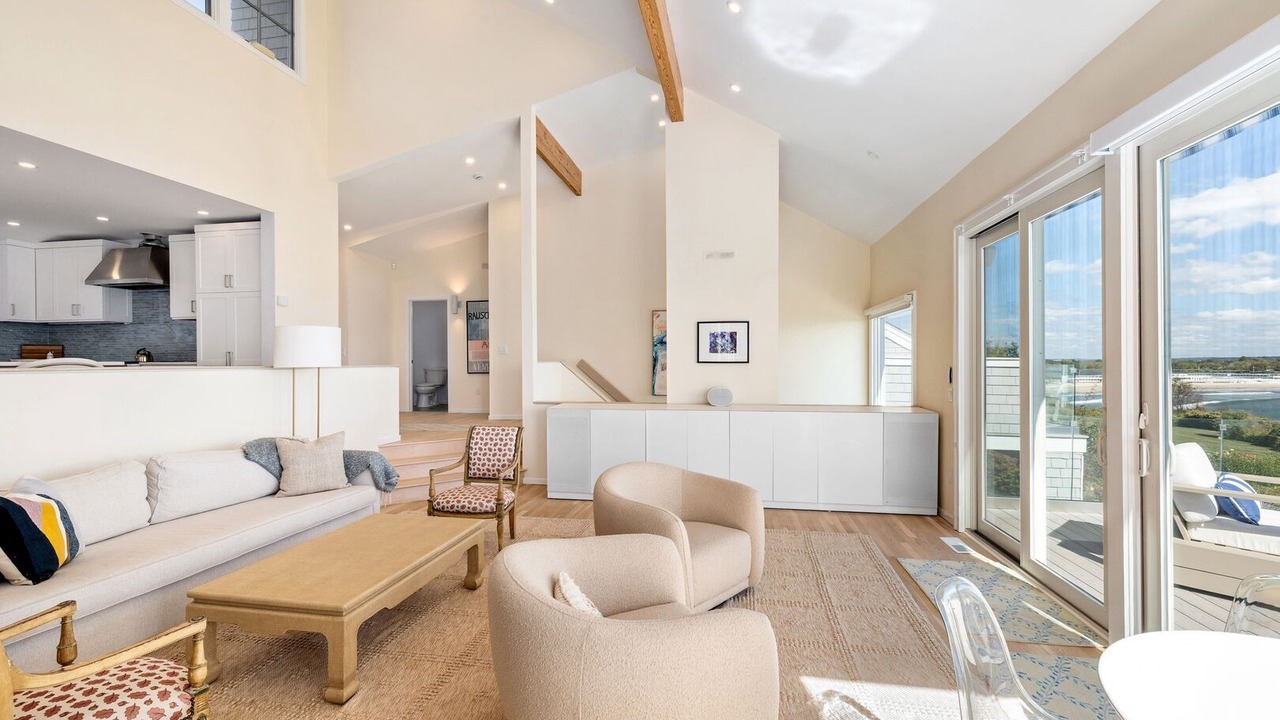 Photo of Livingroom in Narragansett
