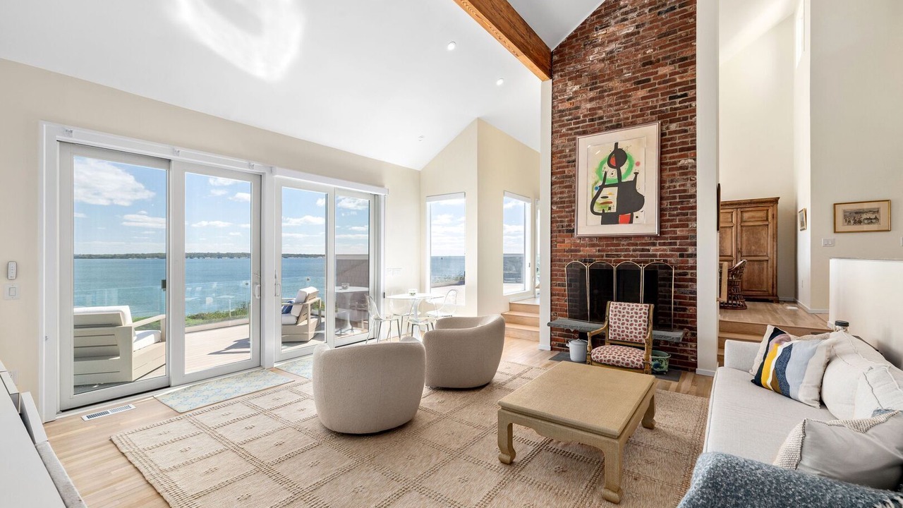 Photo of Livingroom in Narragansett