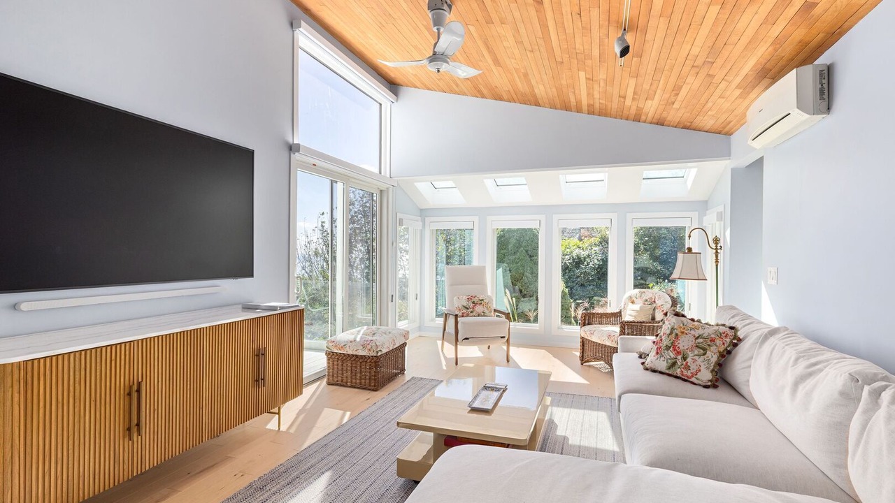 Photo of Livingroom in Narragansett