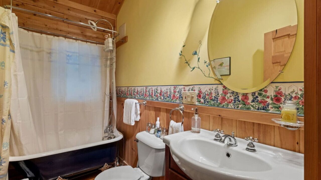 Photo of Bathroom in Townshend