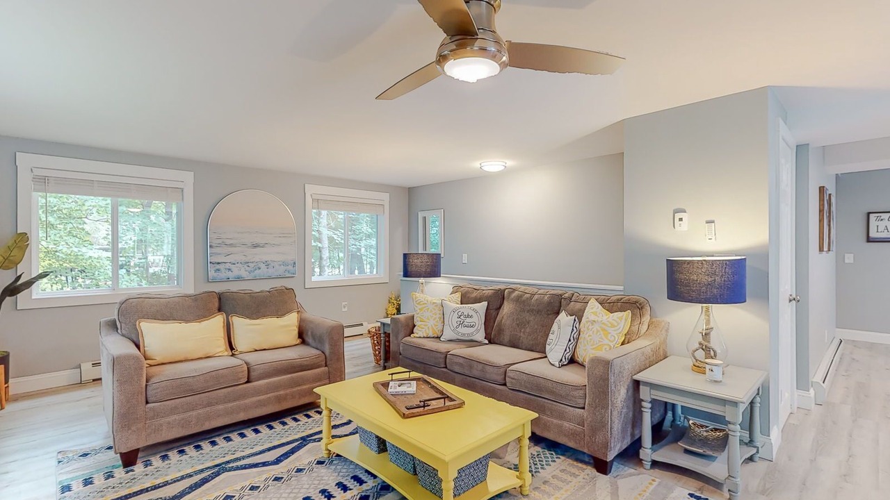Photo of Livingroom in Raymond