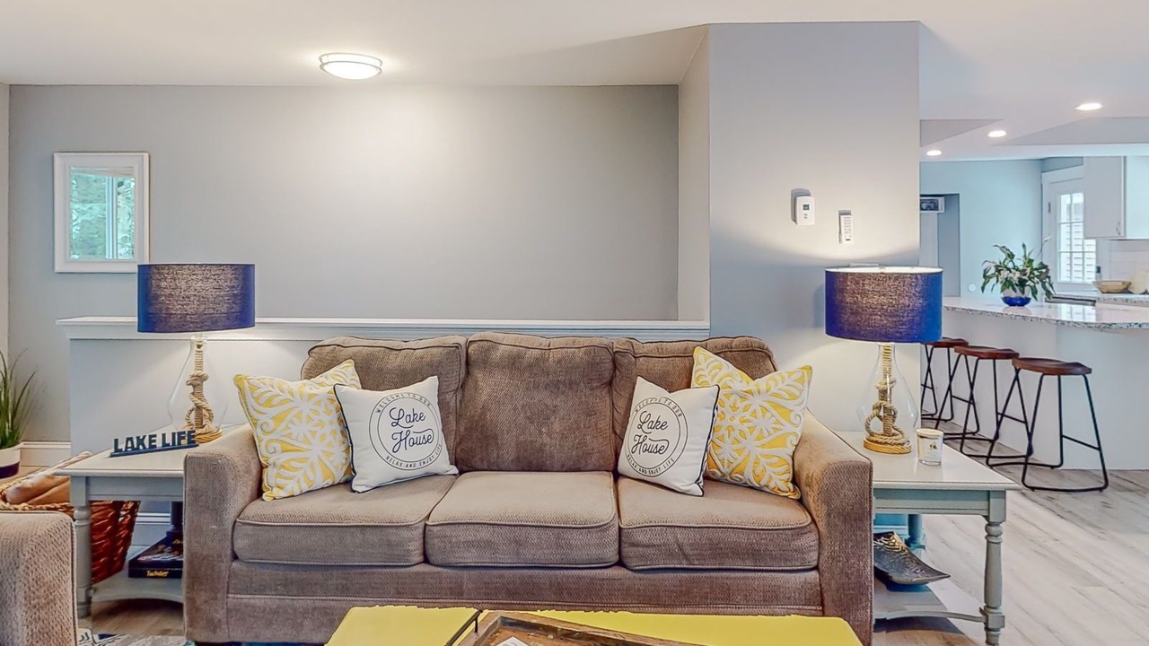 Photo of Livingroom in Raymond
