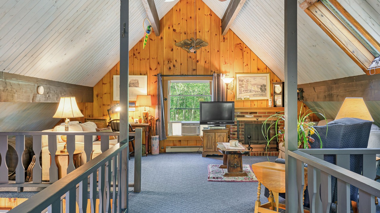 Photo of Livingroom in West Newfield