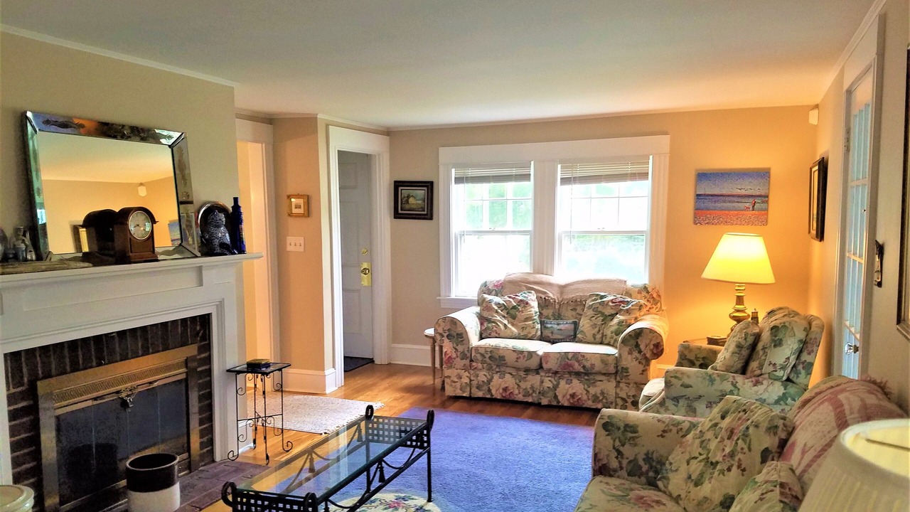 Photo of Livingroom in West Yarmouth