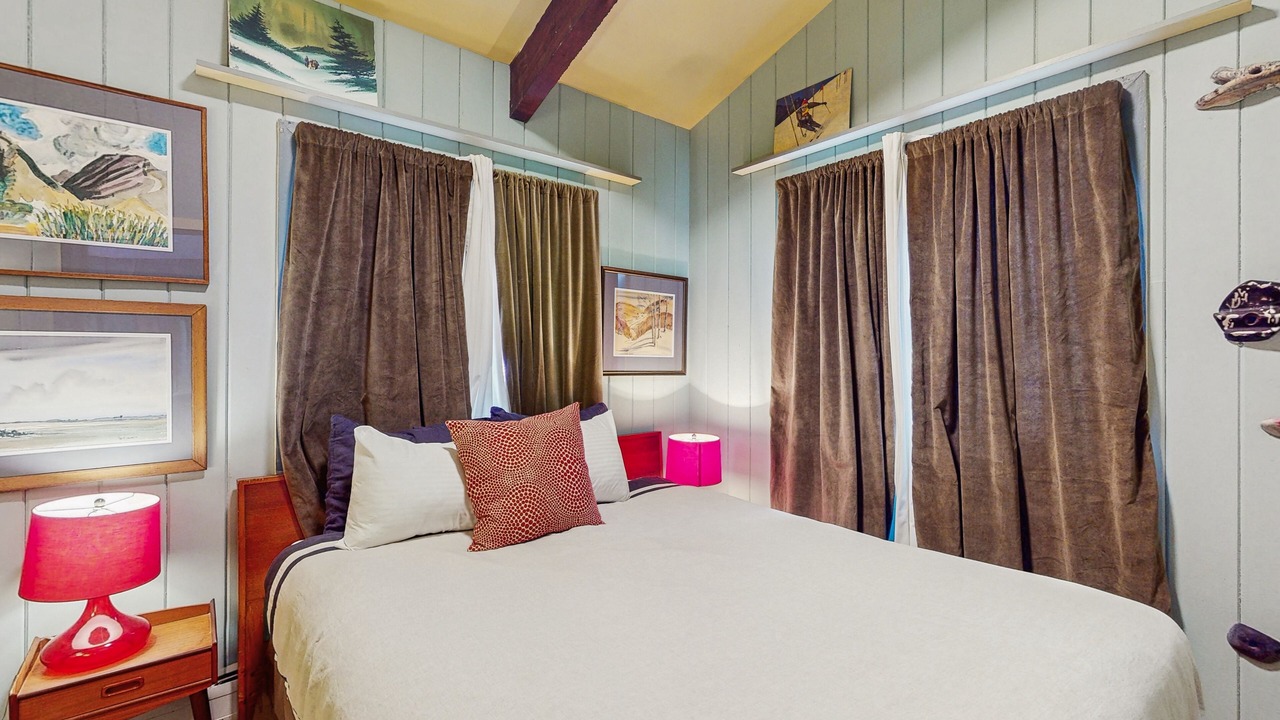 Photo of Bedroom in Stowe Hollow