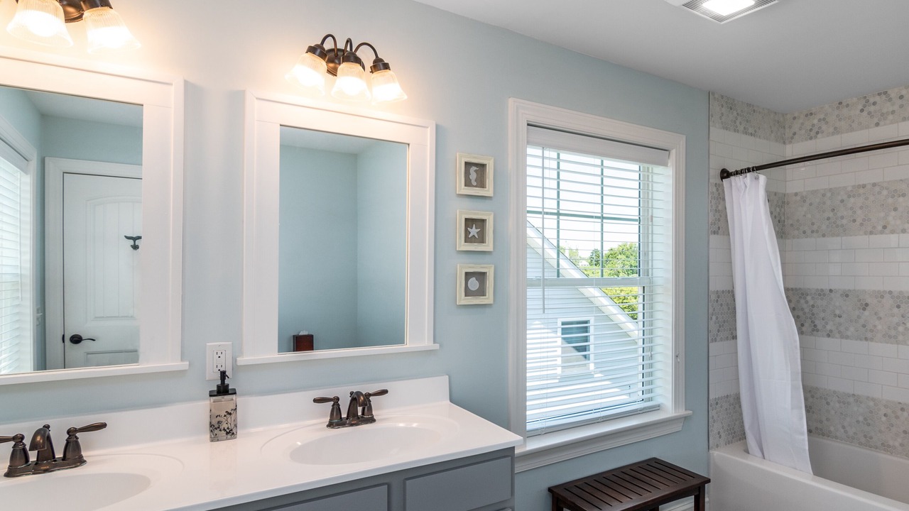 Photo of Bathroom in Eastward Look