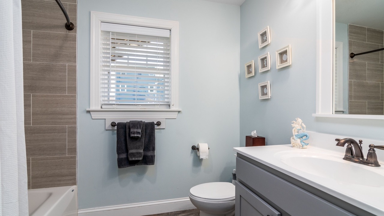Photo of Bathroom in Eastward Look