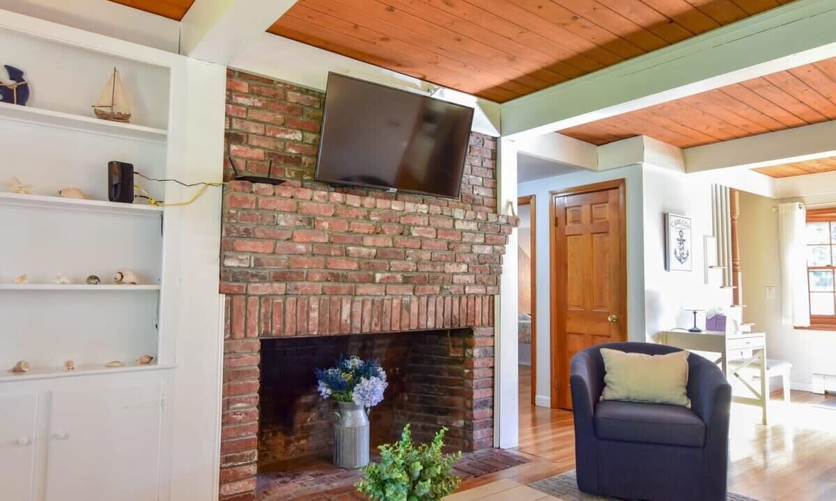 Photo of Livingroom in East Harwich