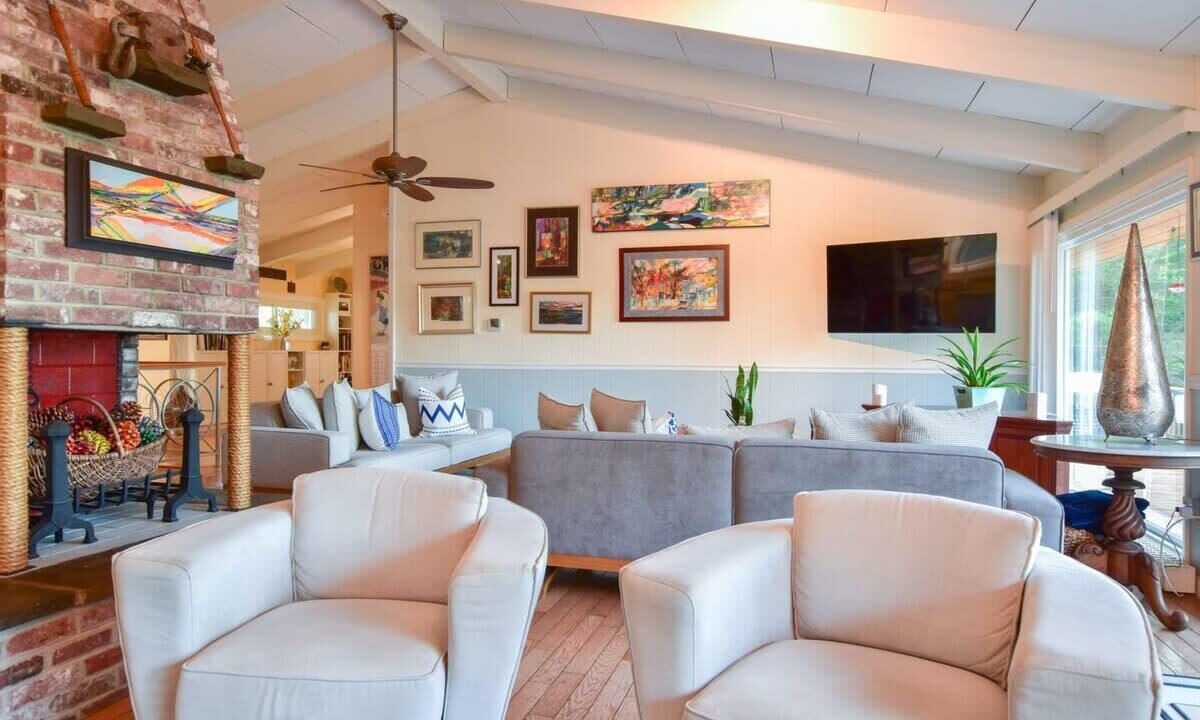 Photo of Livingroom in Eastham