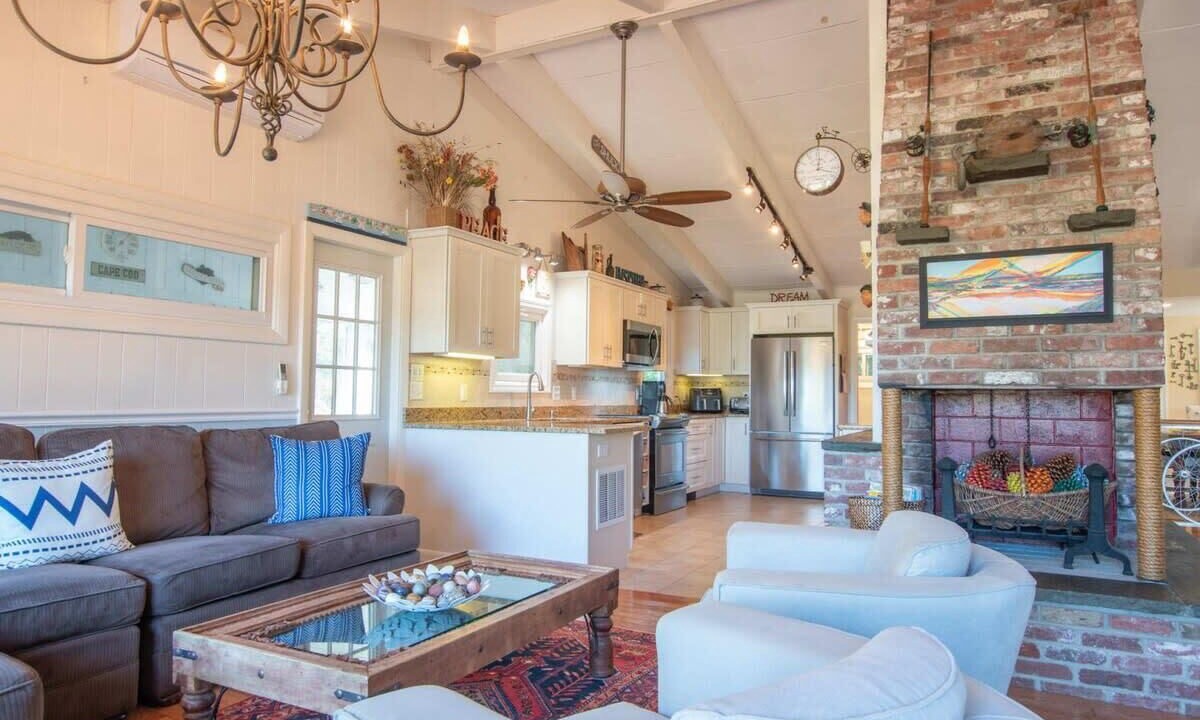 Photo of Livingroom in Eastham