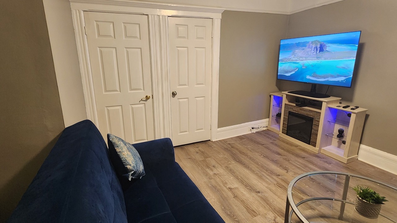 Photo of Livingroom in Cove - East Side - Shippan