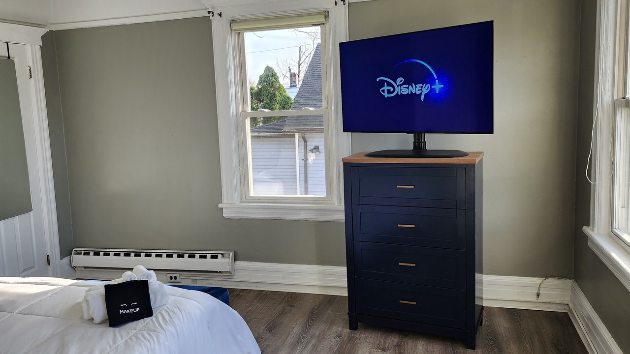 Photo of Bedroom in Cove - East Side - Shippan